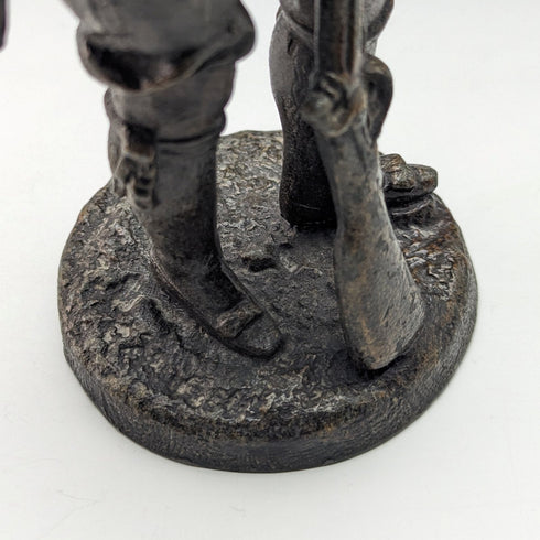 ヴィンテージ ブロンズ製 銃を持つ男性 フィギュリン