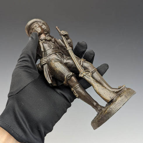 ヴィンテージ ブロンズ製 銃を持つ男性 フィギュリン