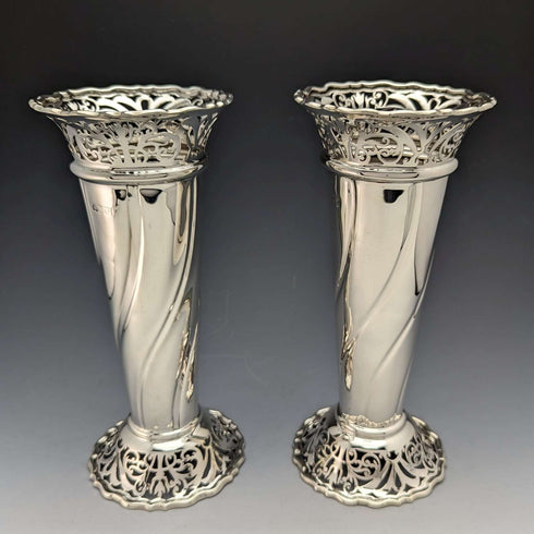1899年 英国アンティーク 純銀製 花瓶ペア ピアス装飾 計445g Manoah Rhodes