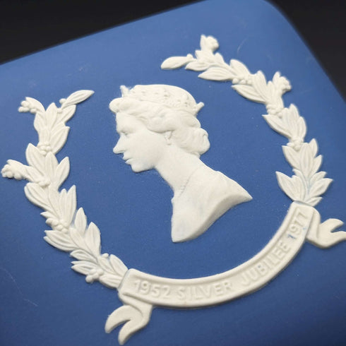 1977 Wedgwood Queen Elizabeth Jubilee Candy Box Pair Royal Blue
