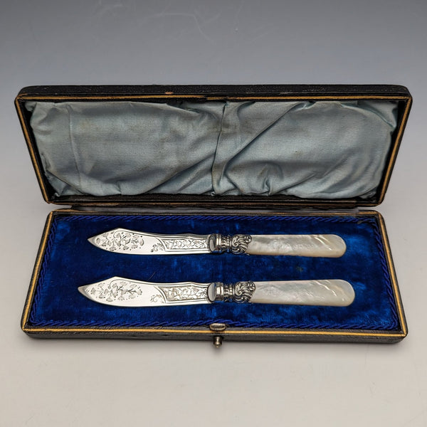 19世紀末 英国アンティーク 白蝶貝ハンドル バターナイフペア John Sanderson ケース入り