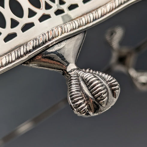 英国ヴィンテージ シルバープレート製 脚付きギャラリートレイ 直径25cm Walker&Hall