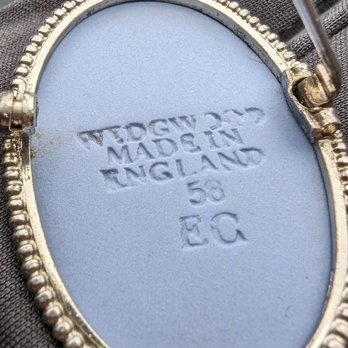 1958 British Vintage Wedgwood Sterling Silver & Jasperware Oval Brooch