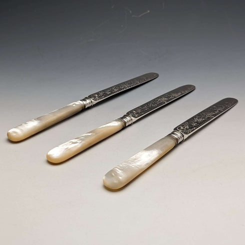 1880年 英国アンティーク 彫刻白蝶貝ハンドル デザートナイフx3 Stokes & Ireland