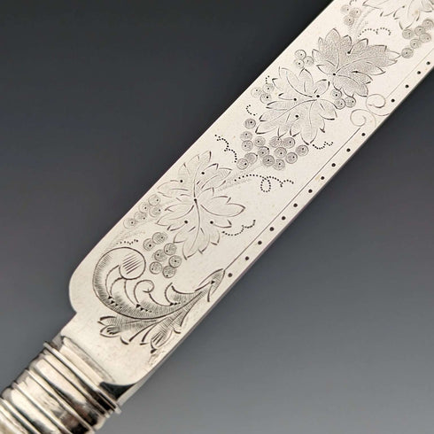 1880年 英国アンティーク 彫刻白蝶貝ハンドル デザートナイフx3 Stokes & Ireland