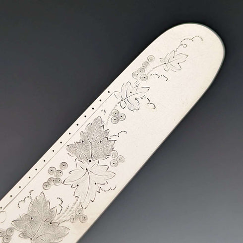 1880年 英国アンティーク 彫刻白蝶貝ハンドル デザートナイフx3 Stokes & Ireland