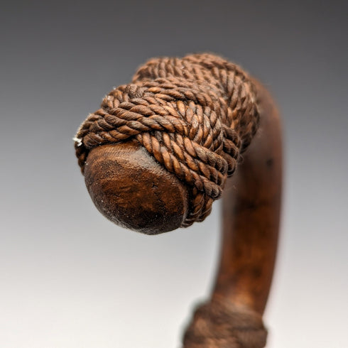 英国ヴィンテージ 紳士用ステッキ 麻紐巻き曲がりハンドル 極太ブラウンシャフト 90cm