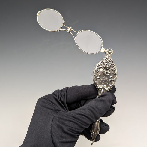米国アンティーク 純銀製 アール・ヌーヴォー装飾 携帯用折りたたみ式眼鏡 ロニエット