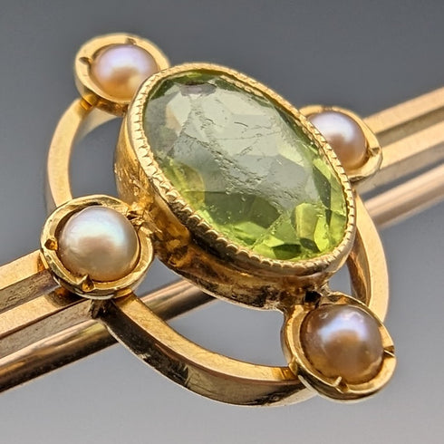 英國古董 15 克拉金綠寶石與珍珠別針胸針