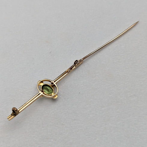 英國古董 15 克拉金綠寶石與珍珠別針胸針