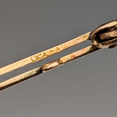 英國古董 15 克拉金綠寶石與珍珠別針胸針