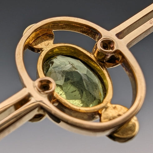 英國古董 15 克拉金綠寶石與珍珠別針胸針