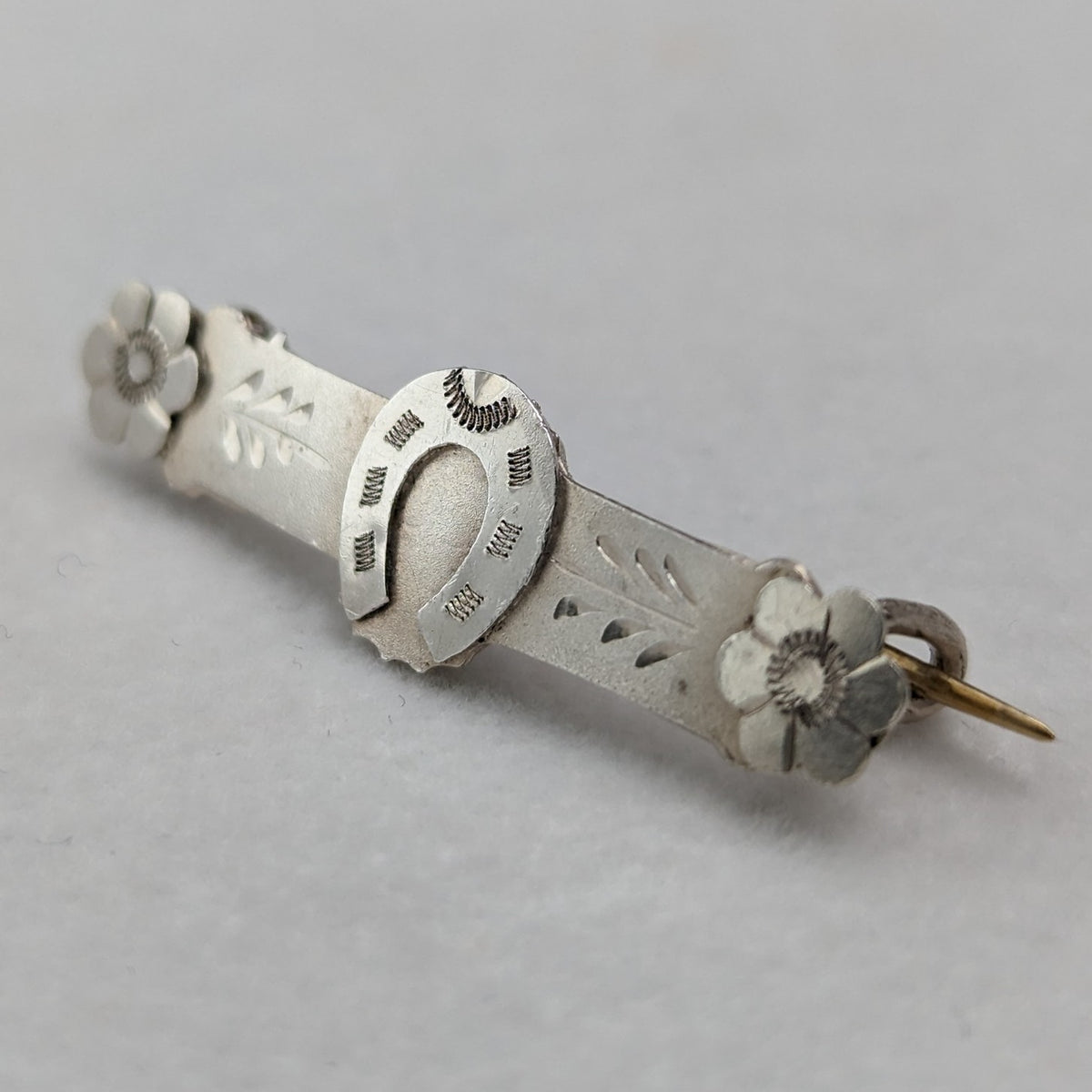 品良く着こなすため 1897年 英国アンティーク 純銀製 馬蹄デザイン ブローチ Ward 装身具