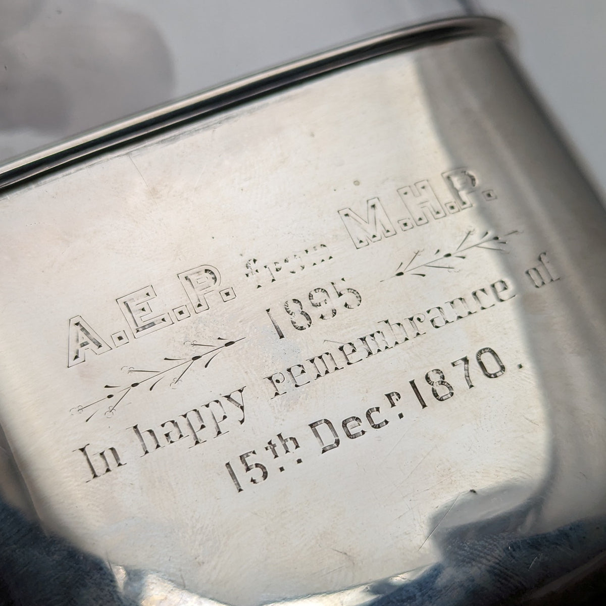 1895年 英国アンティーク 純銀&ガラス スキットル ヒップ 1895年 英国アンティーク 純銀&ガラス スキットル ヒップ