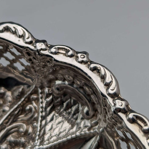 1902 British Antique Sterling Silver Floral Dish 43g Walker and Hall