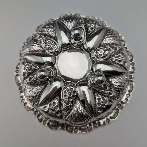 1902 British Antique Sterling Silver Floral Dish 43g Walker and Hall