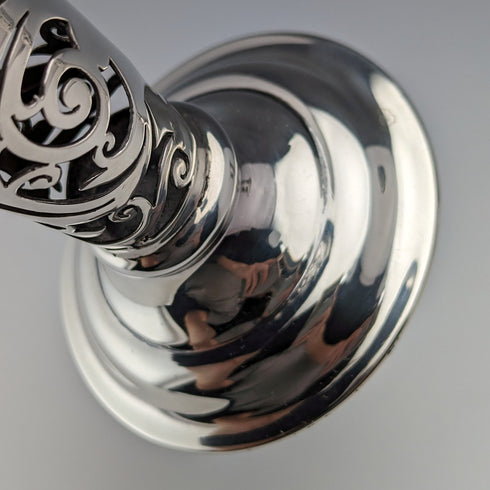 1901年頃 英国アンティーク 純銀製 花瓶ペア ピアス装飾 計312g Josiah Williams