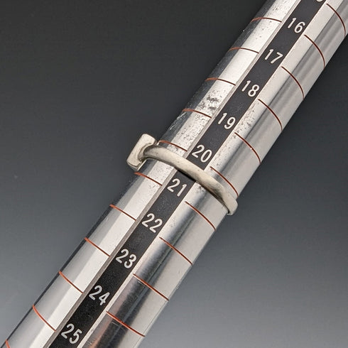 British Vintage Jewelry Square Green Stone Sterling Silver Ring (Size 20)