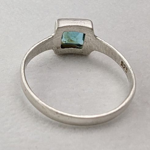 British Vintage Jewelry Square Green Stone Sterling Silver Ring (Size 20)