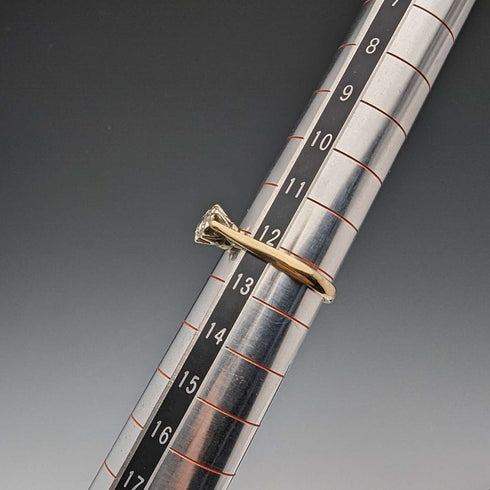 1980 英國復古珠寶 9 克拉黃金和鑽石戒指(12 號)戒指 RandD