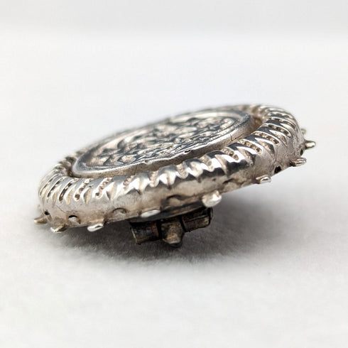 Vintage silver leaf engraved round brooch