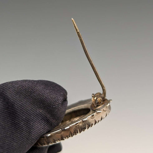 ヴィンテージ シルバー製 葉っぱ彫刻 丸型ブローチ