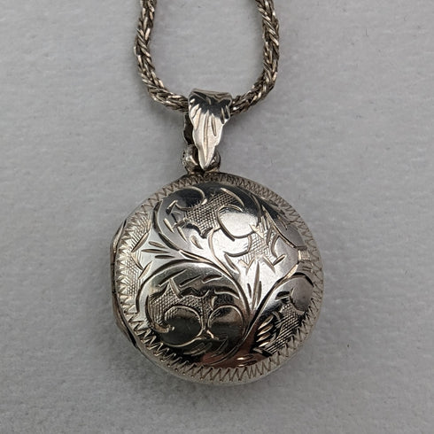 Vintage Sterling Silver Locket Pendant & Sterling Silver Necklace