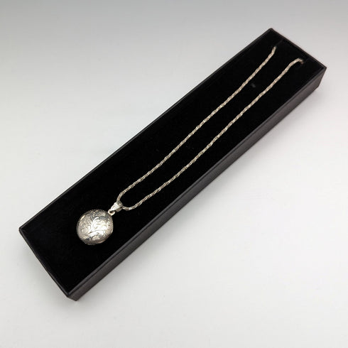 Vintage Sterling Silver Locket Pendant & Sterling Silver Necklace