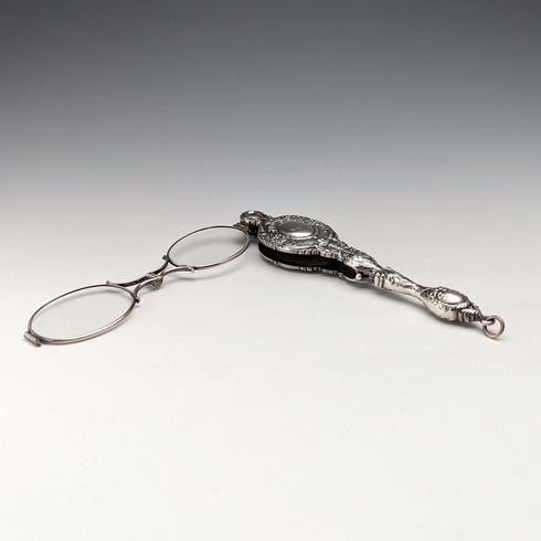 米国アンティーク 純銀製 細密装飾 携帯用折りたたみ式眼鏡 ロニエット