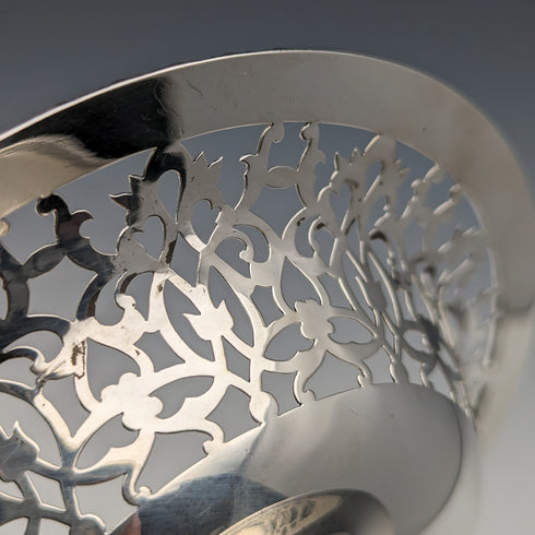 【お取り置き中】1892年 米国アンティーク 純銀製 脚付きディッシュ 205g Howard & Co