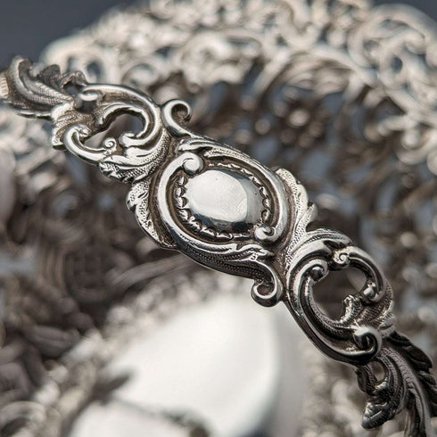 1892 British antique sterling silver basket decorated with pierced earrings, movable handle, 272g, large, Spiers
