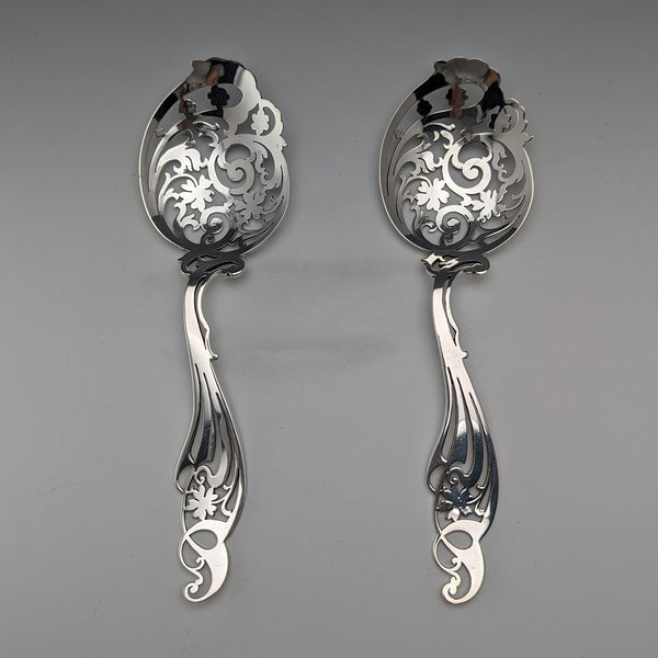 1911 British antique sterling silver serving spoon pair 104g Martin, Hall & Co