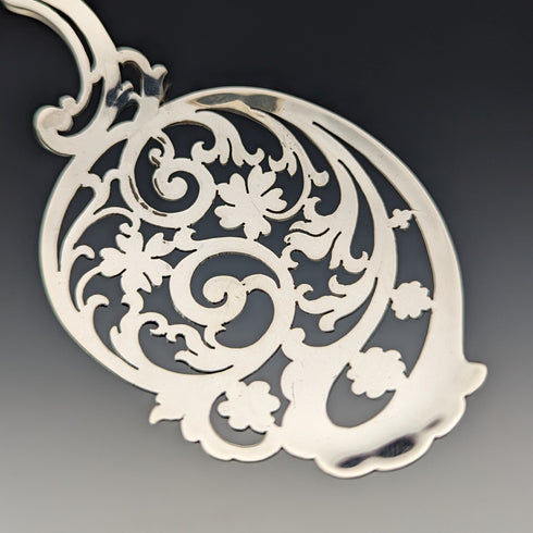 1911 British antique sterling silver serving spoon pair 104g Martin, Hall & Co