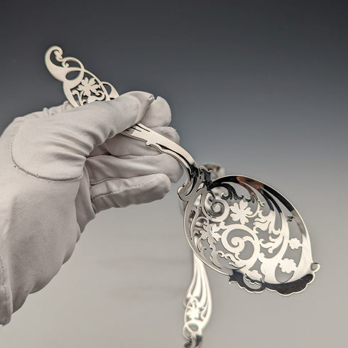 1911 British antique sterling silver serving spoon pair 104g Martin, Hall & Co