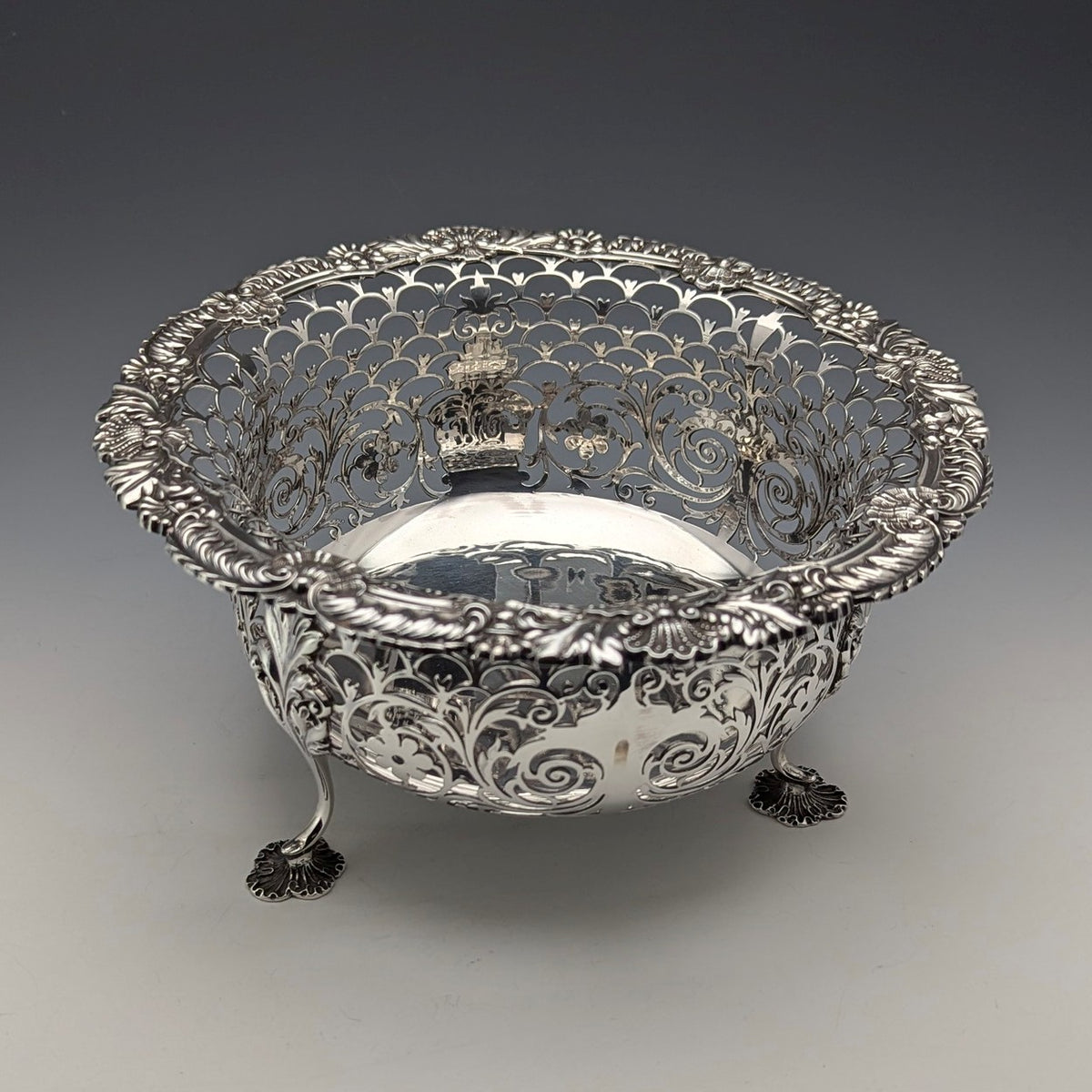 英国製アンティーク　1820年代　New Hall　両ハンドル付きボウル⚫︎稀少品 英国製アンティーク 1820年代 New Hall 両ハンドル付きボウル⚫︎稀少