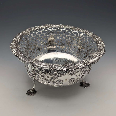 1906 British antique sterling silver footed centre bowl, 745g, Daniel & John Wellby