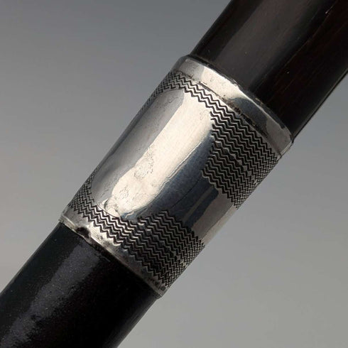 Circa 1910 British antique gentleman's pure silver decorated horn handle walking stick 91cm