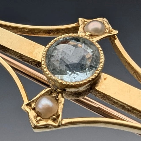 Antique 15ct gold brooch with blue stone and pearl in case