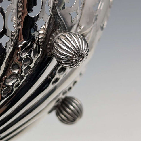 1895 British antique sterling silver shell-shaped footed dish, 88g, Atkin Brothers