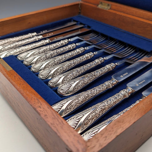 Circa 1890 British antique pure silver cutlery set of 6 pairs, total weight 655g, John Aldwinckle & Thomas Slater, wooden box