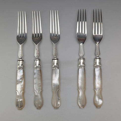 約 1890 年英國古董白色珍珠手柄甜點餐具 5.5 副套裝木盒裝