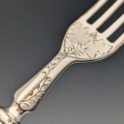 Circa 1890 British antique white mother-of-pearl handle dessert cutlery set of 5.5 in wooden box