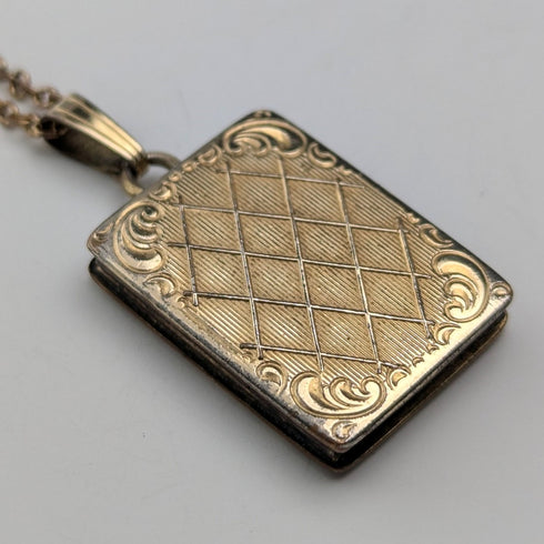 英國復古 14 克拉卷金書形盒式吊墜項鍊