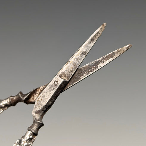 19世紀前半 アンティーク 純銀製シャトレーン ケース付き裁縫ハサミ