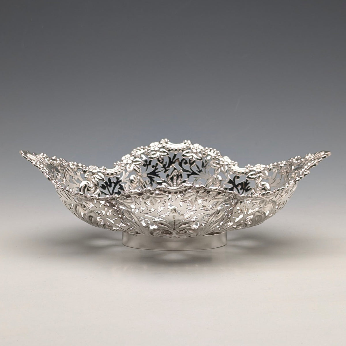 1897～1899年製「英国純銀 調味料入れ」四客 1897～1899年製「英国純銀 調味料入れ」四客 シルバー刻印青ガラスの