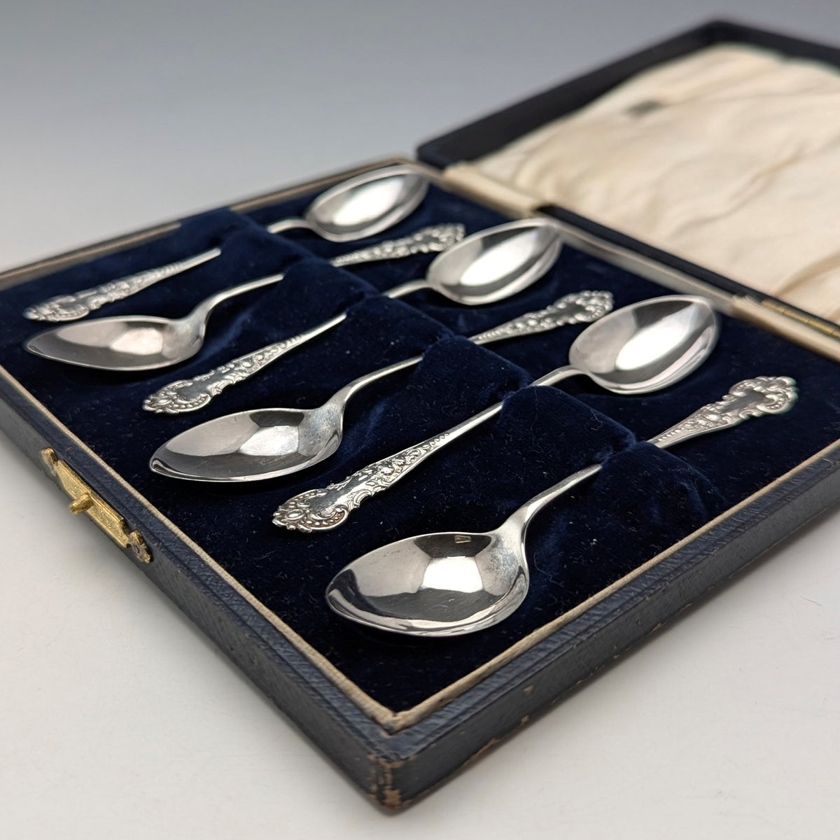 1914年 英国アンティーク 純銀製ティースプーン6本セット ケース入り Robert Pringle&Sons – SILVER-LUG