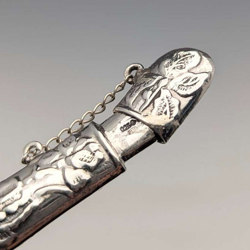 Vintage British Art Nouveau decorated sterling silver needle case
