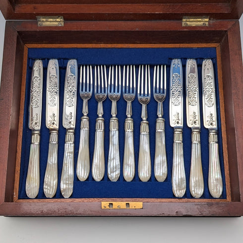1906 British antique carved mother-of-pearl handles, pure silver blades, dessert cutlery, 6 pairs, William Hutton, wooden box