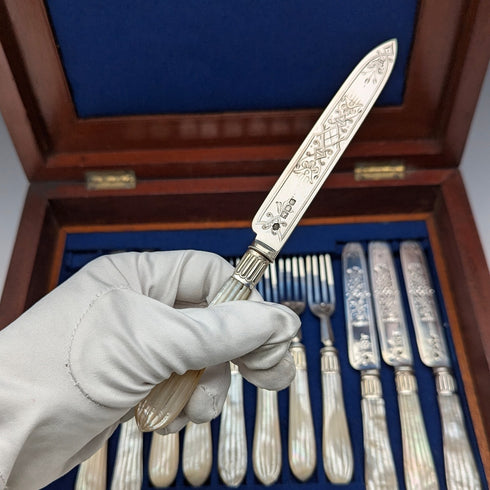 1906 British antique carved mother-of-pearl handles, pure silver blades, dessert cutlery, 6 pairs, William Hutton, wooden box