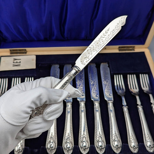 6 pairs of antique British silver plate cutlery from around 1910 in a wooden box